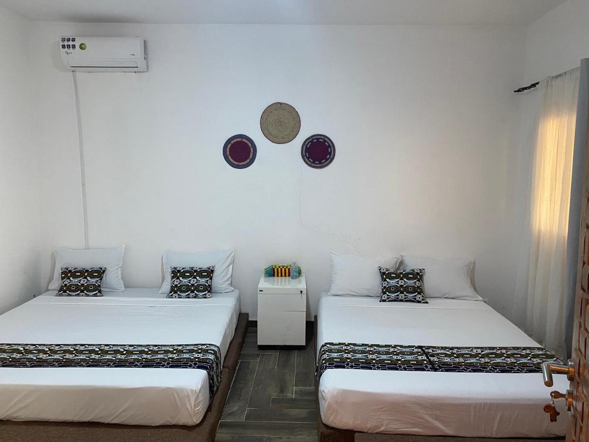 Coeurgui Warang Hotel Nianing Exterior foto